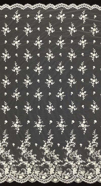 Gyöngyözött tüll csipke